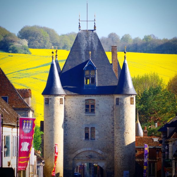Villeneuve-sur-Yonne, eine mittelalterliche Stadt